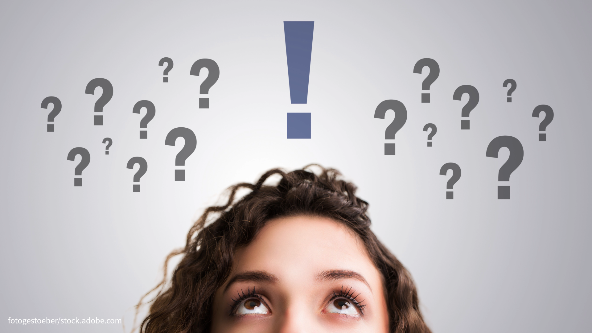 Frau mit Fragen im Kopf